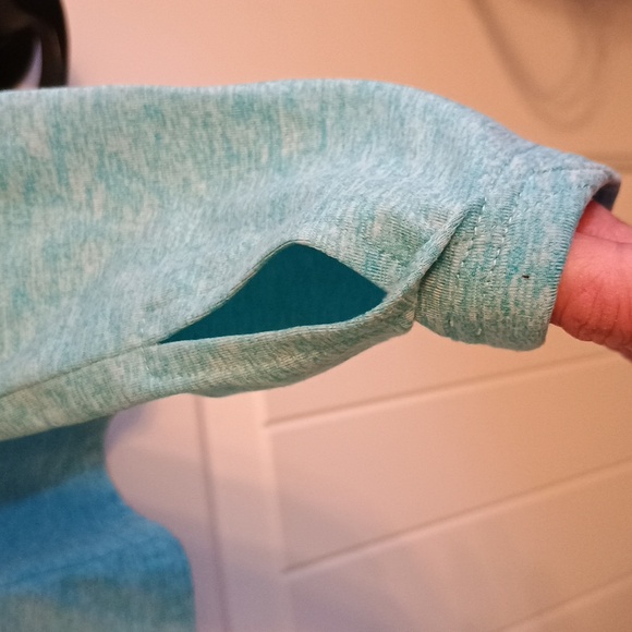 Soneven Teal Long Sleeve Running Shirt Moisture Wicking With Thumb Holes - Picture 4 of 8